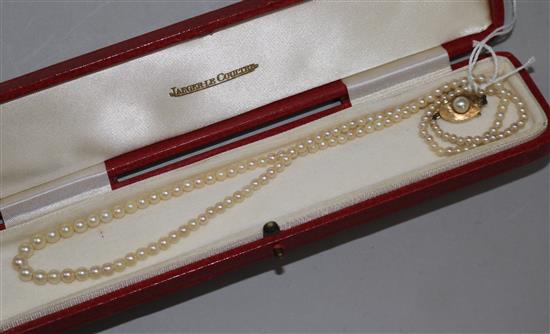 A single strand graduated cultured pearl necklace with gold and cultured pearl clasp, 50cm.